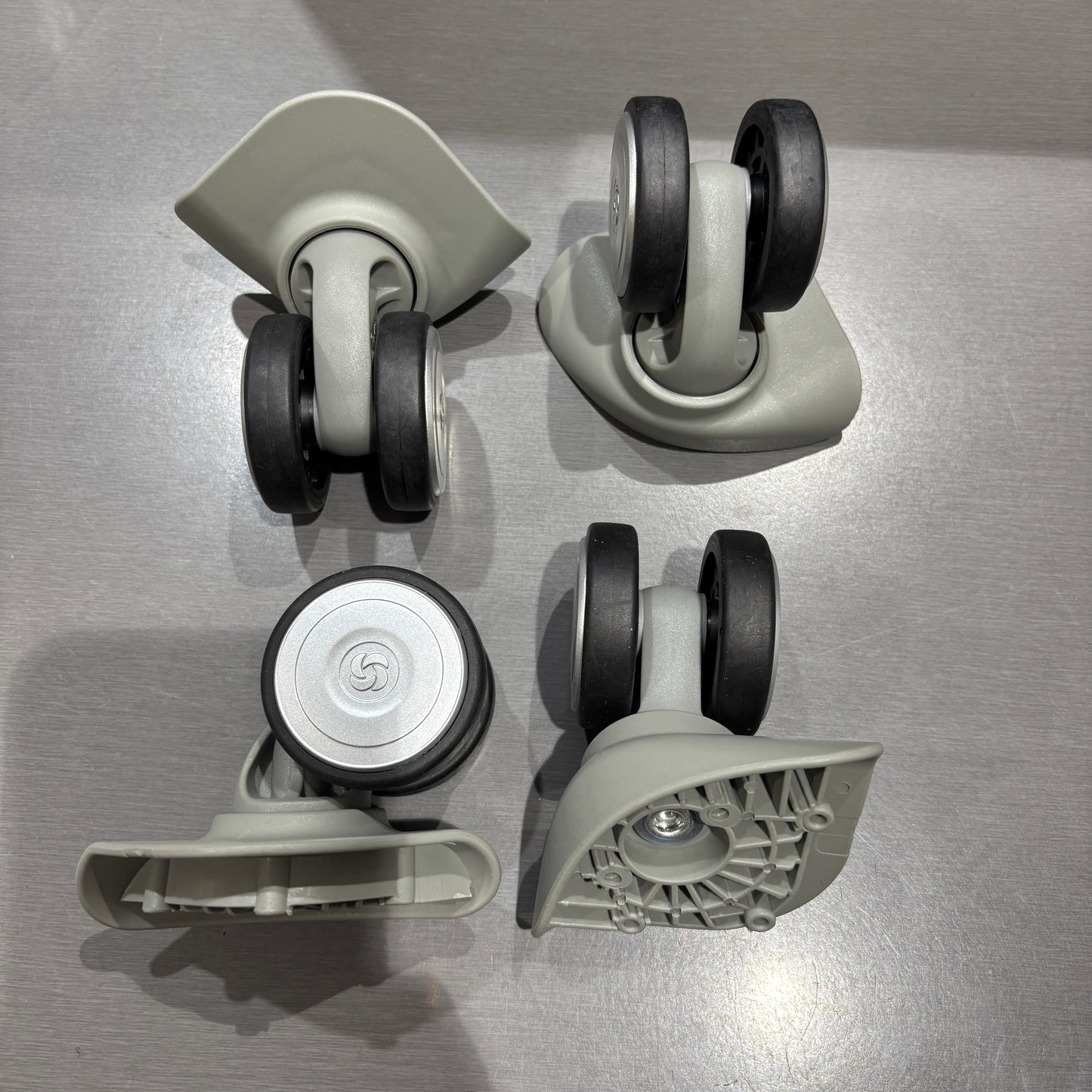 SAMSONITE OCTOLITE OF 4 WHEELS